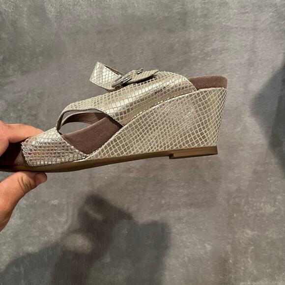 Mephisto Size 39, US 9 Silver Beatrix Wedge Sandals‎ Women's - Picture 4 of 7